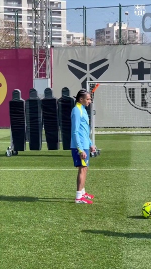 练起来！巴萨晒拉菲尼亚和拉什福德任意球PK视频，都很精准